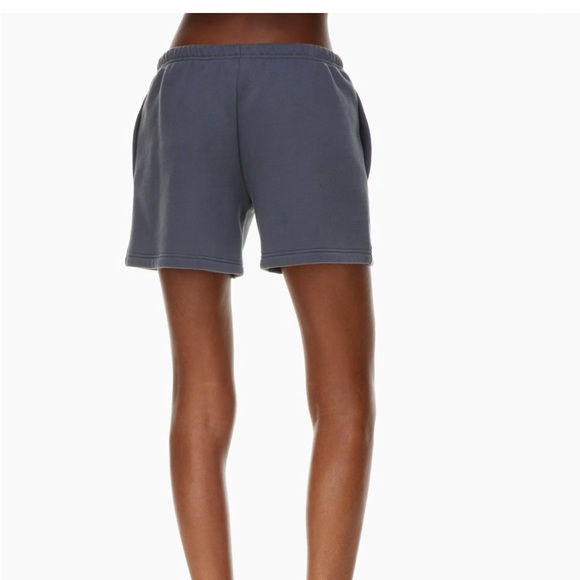 Aritzia Cozy Fleece New Boyfriend Lo Mid-Thigh Short
Relaxed-fit sweatshorts - Picture 8 of 8